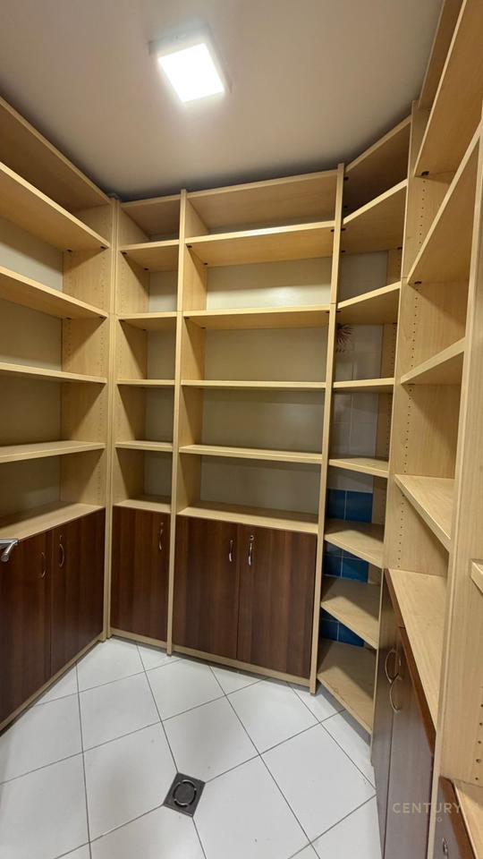 ZYRE ME QERA OPEN SPACE TE HILTON, PRANE DELIJORGJIT!