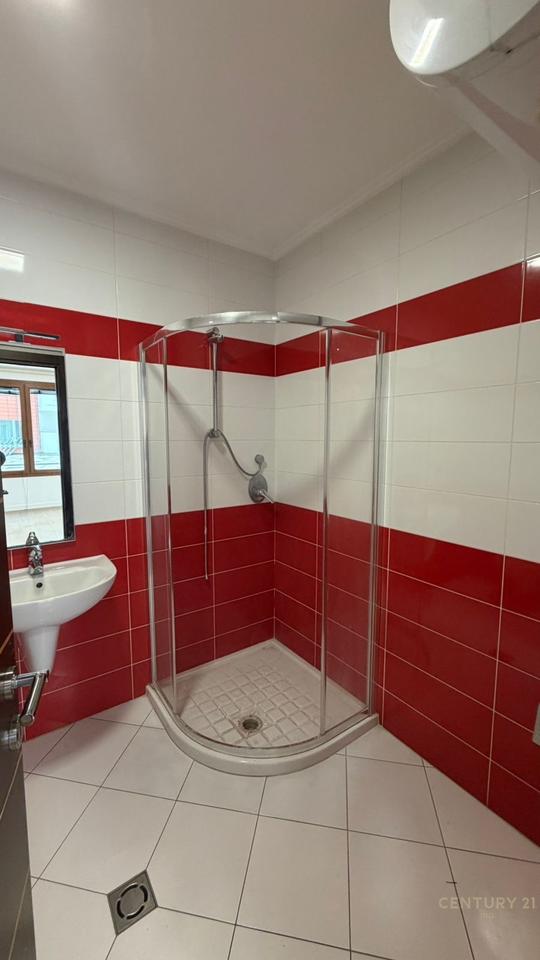 ZYRE ME QERA OPEN SPACE TE HILTON, PRANE DELIJORGJIT!