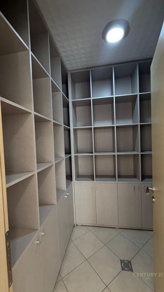 ZYRE ME QERA OPEN SPACE TE HILTON, PRANE DELIJORGJIT!