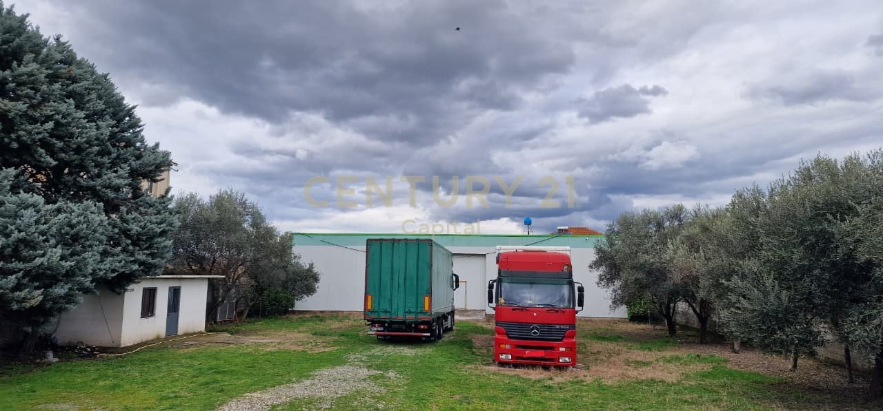 Shesim tokë dhe magazinë në Kamëz!