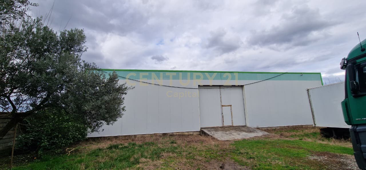 Shesim tokë dhe magazinë në Kamëz!