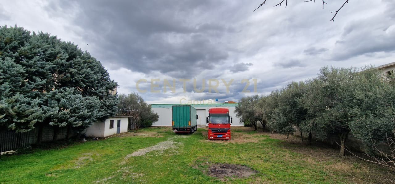 Shesim tokë dhe magazinë në Kamëz!