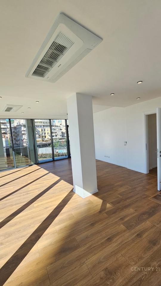 Apartament 2+1+2 post parkimi per qera tek Lake View