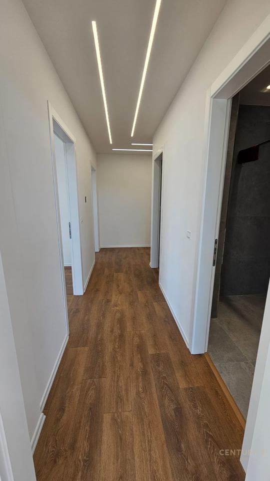 Apartament 2+1+2 post parkimi per qera tek Lake View