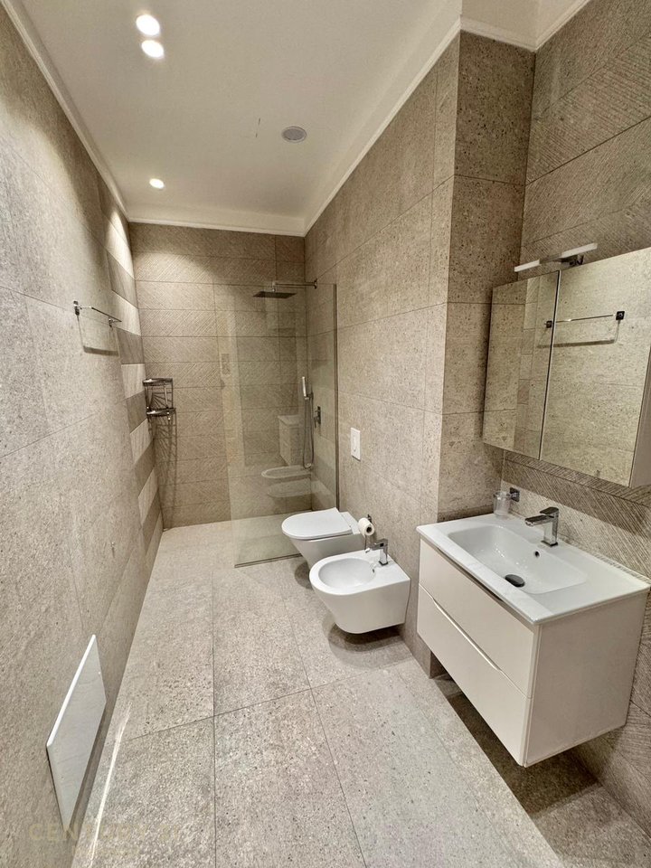 APPARTAMENTO CON UNA CAMERA DA LETTO IN AFFITTO + PARCHEGGIO INCLUSO, VICINO ALLO STADIO AIR ALBANIA E AL LAGO!