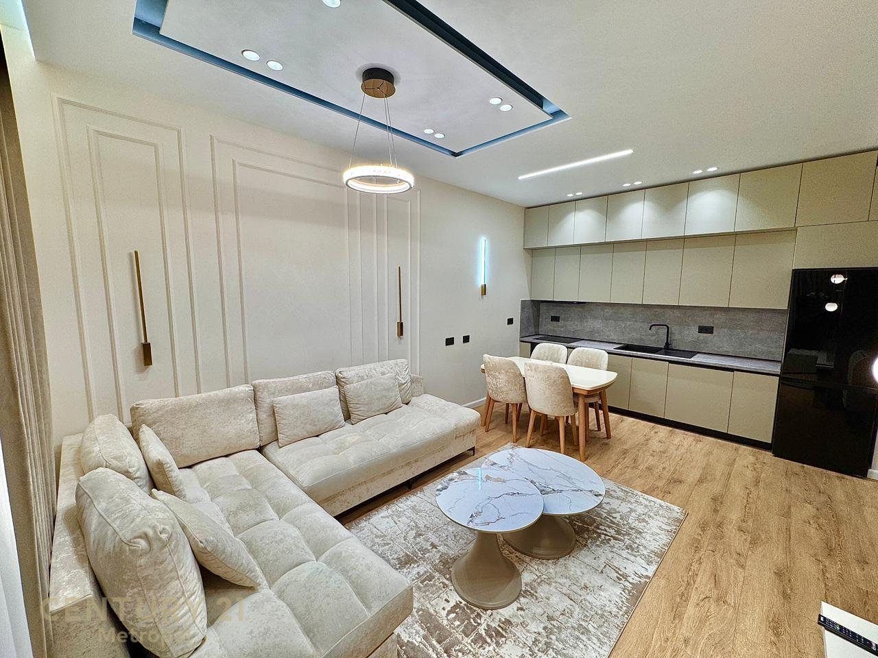 APPARTAMENTO CON UNA CAMERA DA LETTO IN AFFITTO + PARCHEGGIO INCLUSO, VICINO ALLO STADIO AIR ALBANIA E AL LAGO!