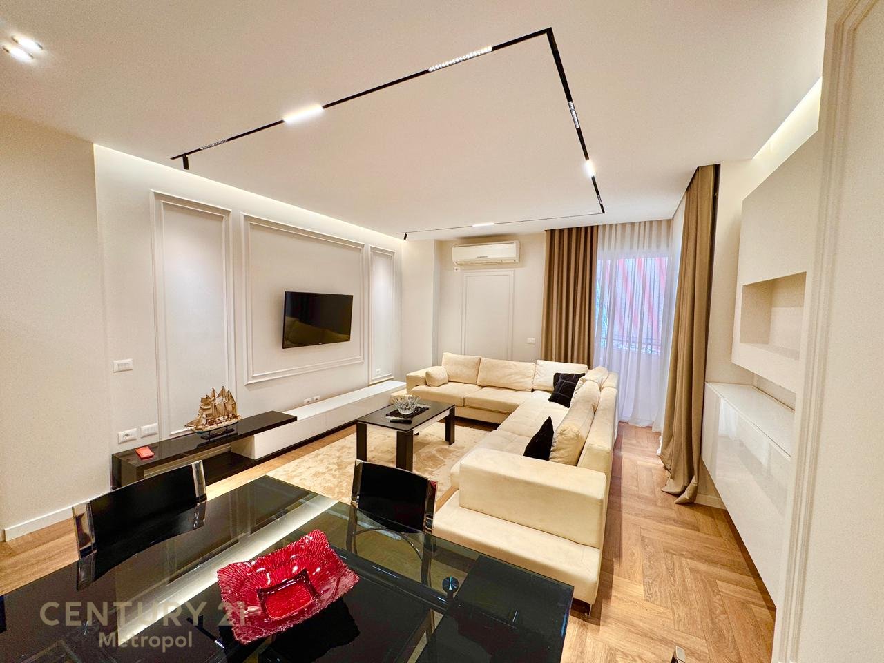 APARTMENT 2+1+PARKING SPACE NEAR NEW BAZAAR!