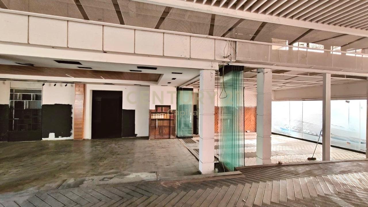 Ambient Komercial Me Qira, tek ish Stacionit të Trenit, buzë Unazës së Vogël, Tiranë