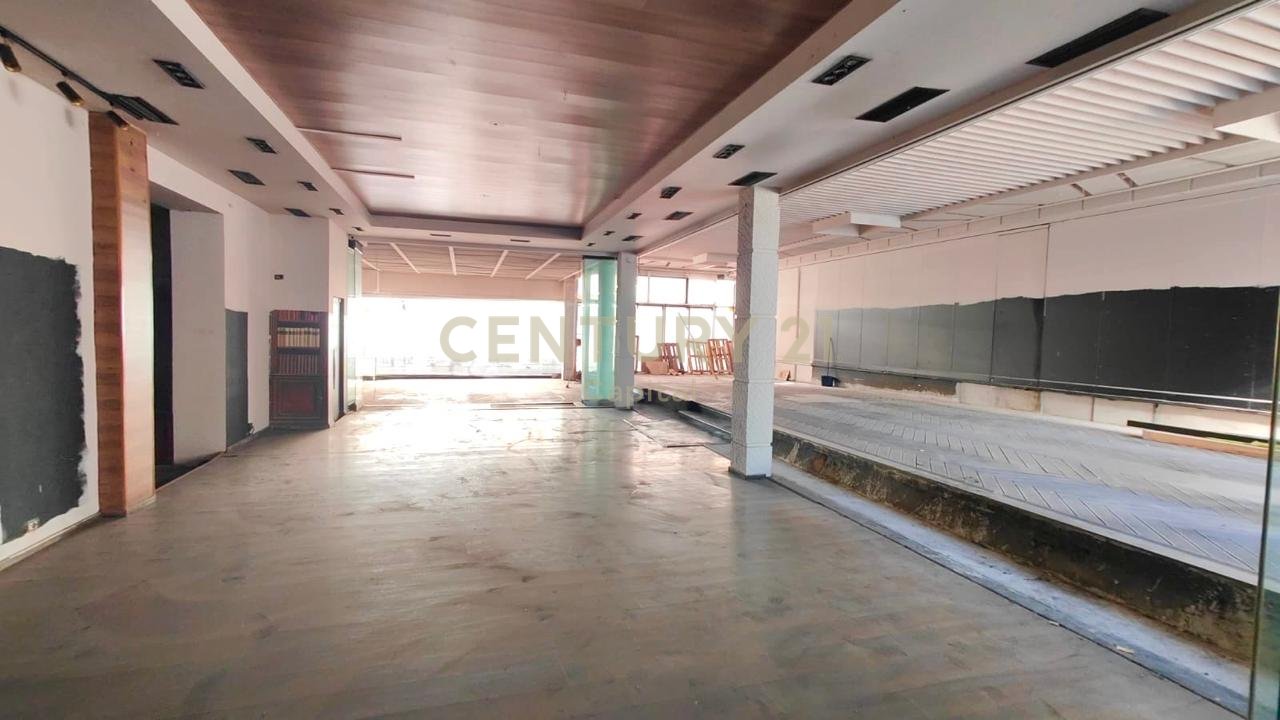 Ambient Komercial Me Qira, tek ish Stacionit të Trenit, buzë Unazës së Vogël, Tiranë