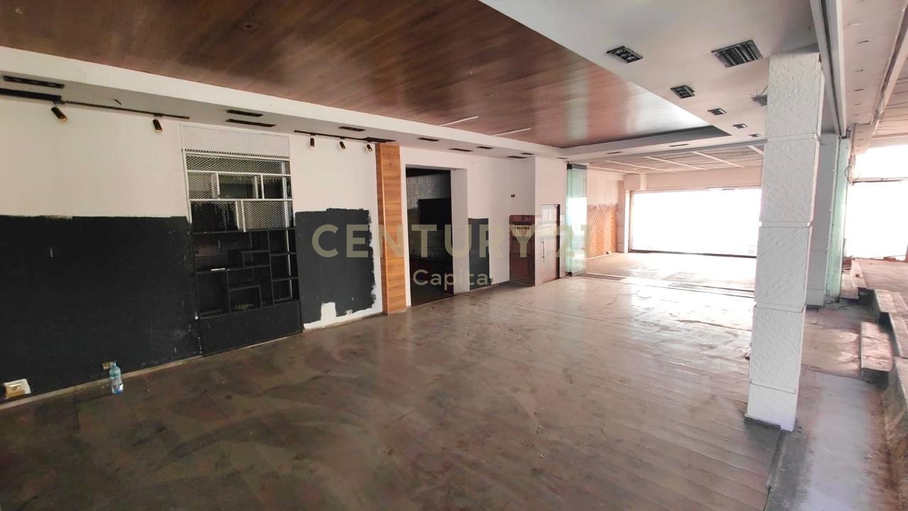 Ambient Komercial Me Qira, tek ish Stacionit të Trenit, buzë Unazës së Vogël, Tiranë