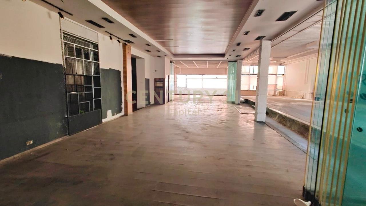 Ambient Komercial Me Qira, tek ish Stacionit të Trenit, buzë Unazës së Vogël, Tiranë