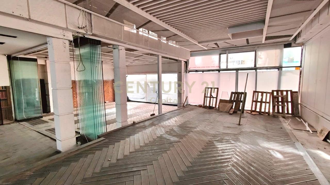 Ambient Komercial Me Qira, tek ish Stacionit të Trenit, buzë Unazës së Vogël, Tiranë