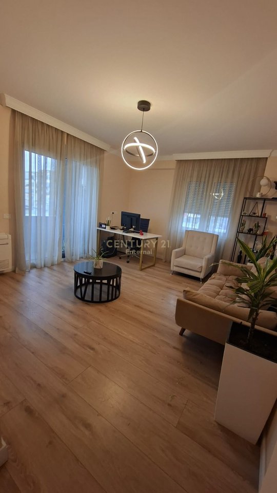 Ambjent komercial per Qera,