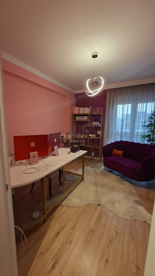 Ambjent komercial per Qera,