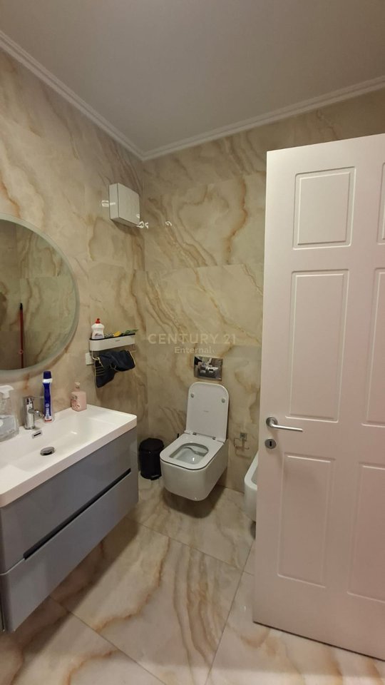 Ambjent komercial per Qera,