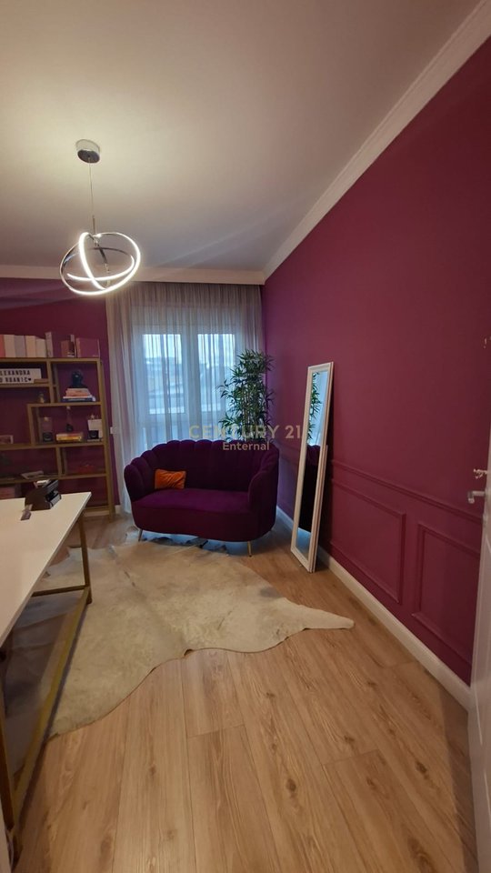 Ambjent komercial per Qera,