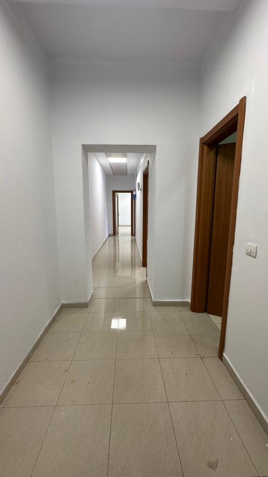 INGROSSO, VENDITA APPARTAMENTO 2+1 PER RESIDENZA O UFFICIO!