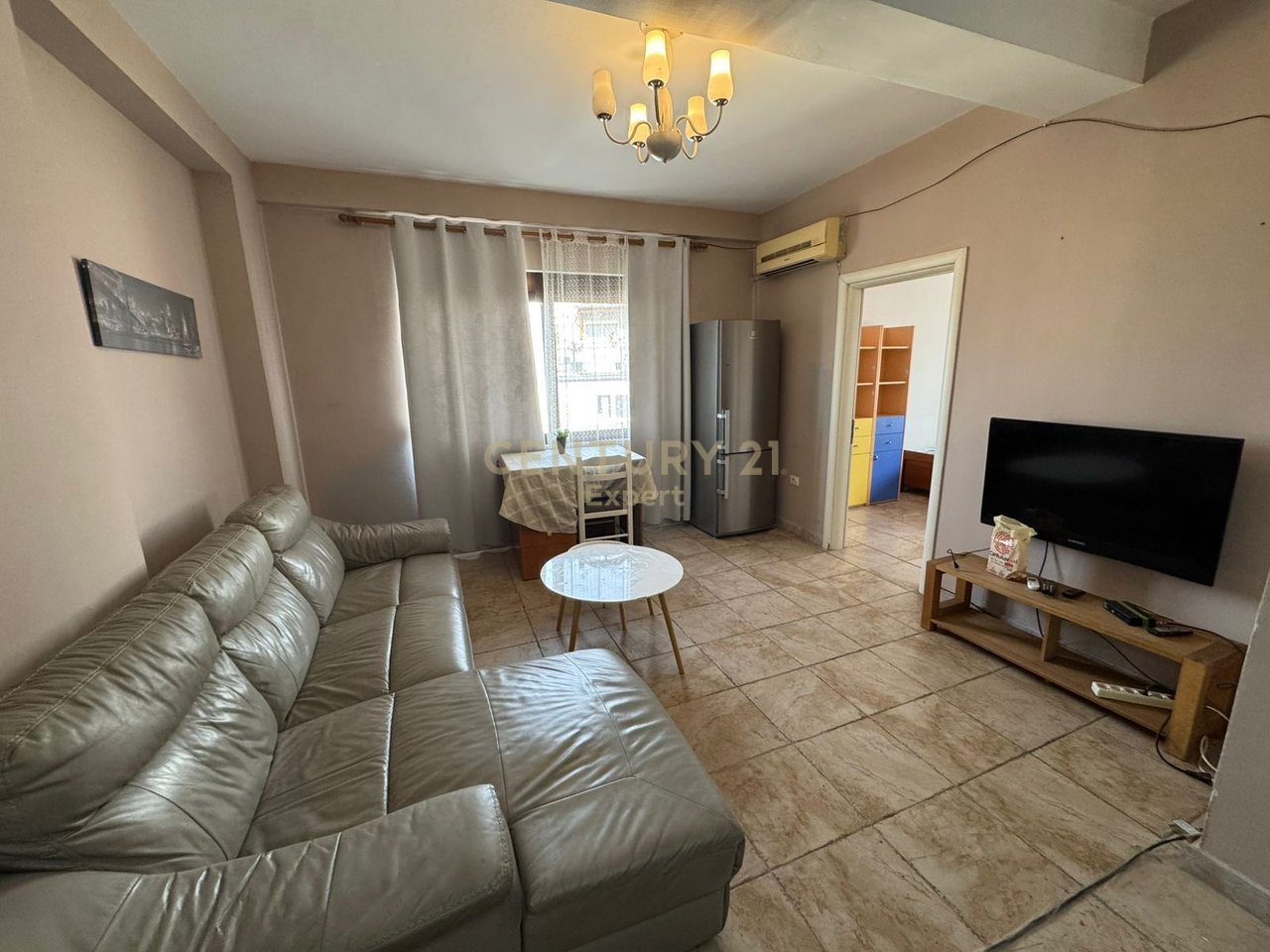 APARTAMENT 3+1+2 PRANE QENDRES PER QIRA