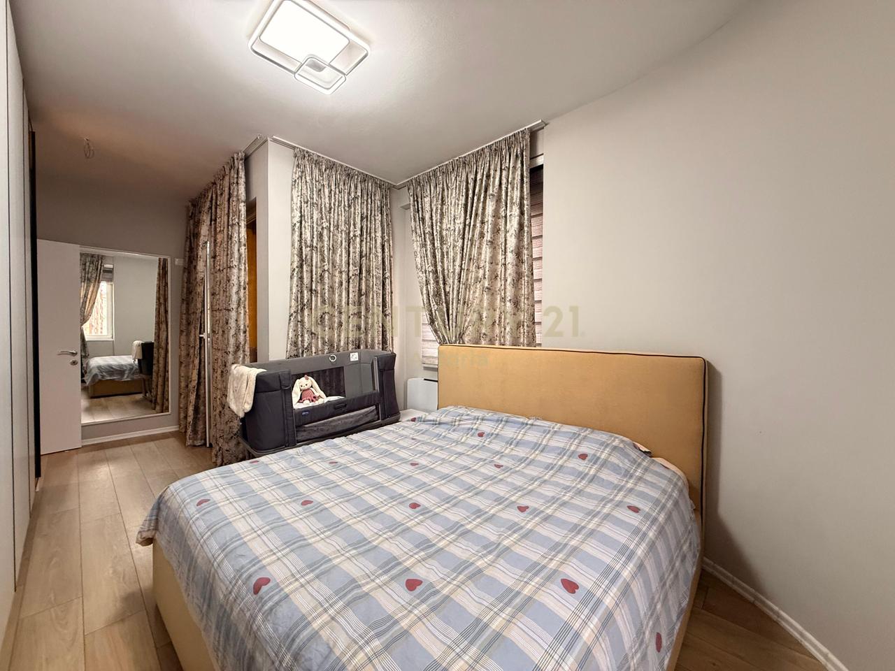 Shitet apartament 2+1+2+ 2 poste parkimi, kompleksi Grand Gallery, Yzberish.