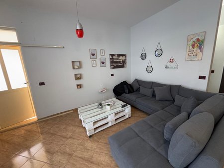 APARTAMENT 1+1 PER SHITJE,PRANE STADIUMIT!