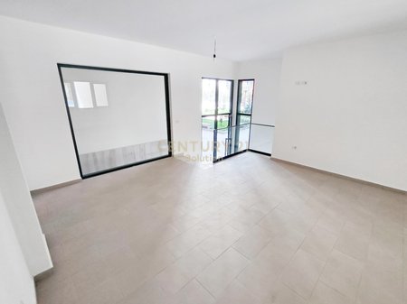 COMMERCIAL UNIT 44M2 FOR SALE AT THE RESIDENCE "GREEN CITY"!