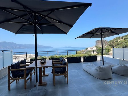 Shitet 2 Studio Apartment me post parkimi Buze deti me pamje nga Deti!