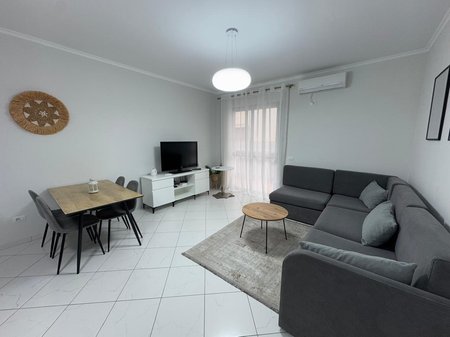 JEPET PER QIRA APARTAMENT 1+1 NE LUNGOMARE!