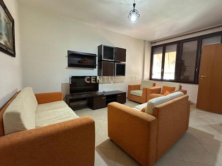 JEPET ME QIRA DUPLEX 1+1 TEK LULISHTJA E KOMUNES  SE PARISIT!