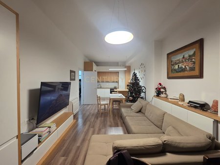 SHESIM APARTAMENT 2+1+2  & POST PARKIMI PRANE PAZARIT TE RI