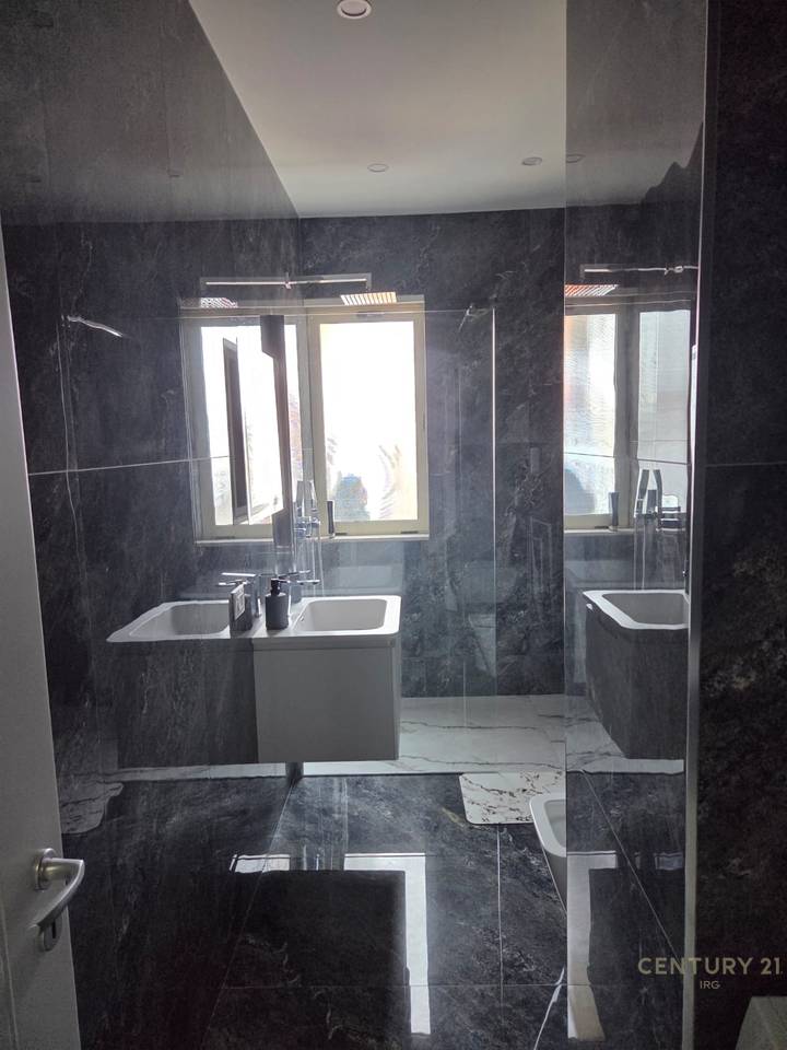 APPARTAMENTO 2+1+2 IN AFFITTO VICINO A HIPOTEKA!