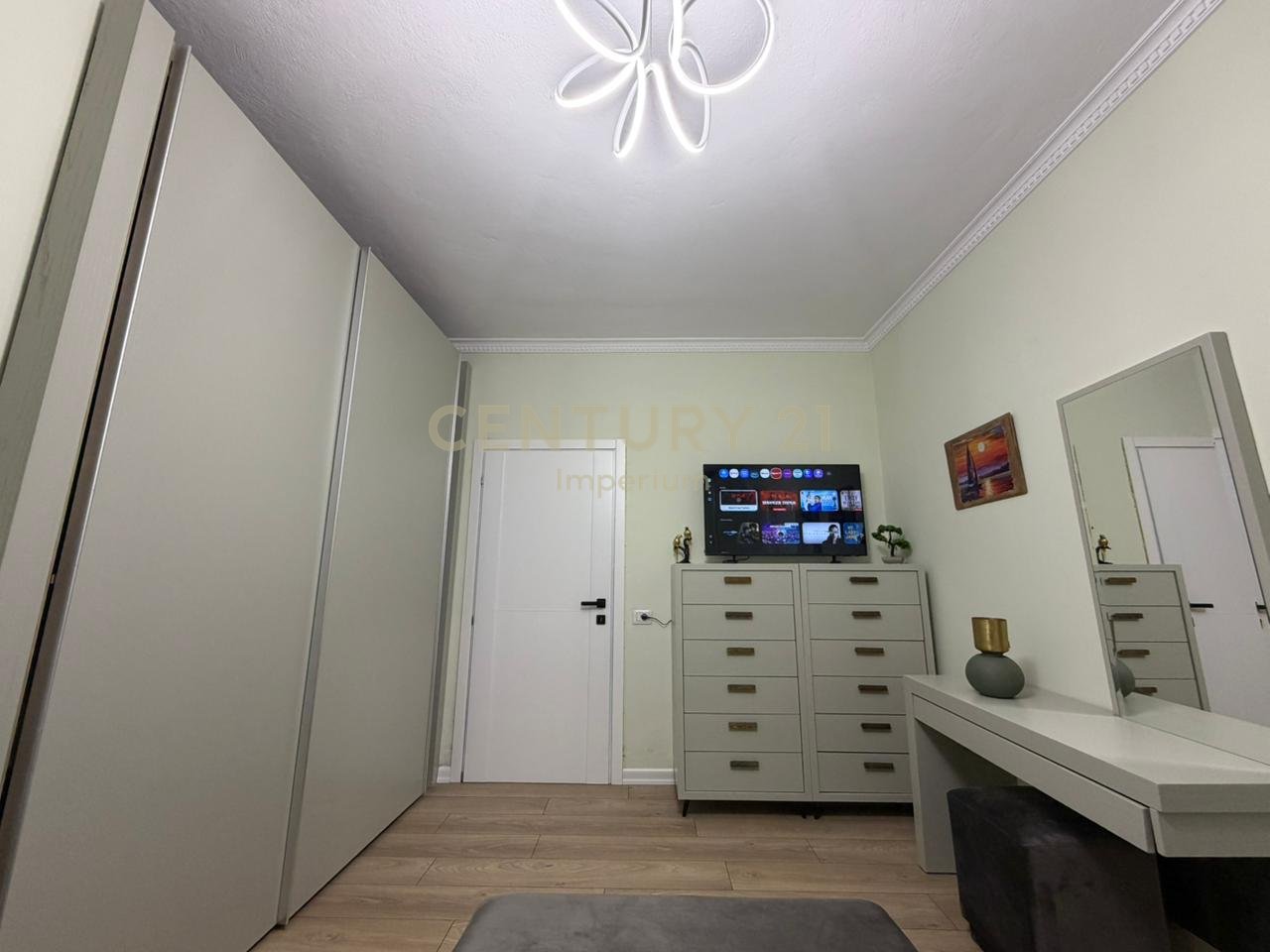 JEPET ME QIRA APARTAMENT 3+1+2, Bllok