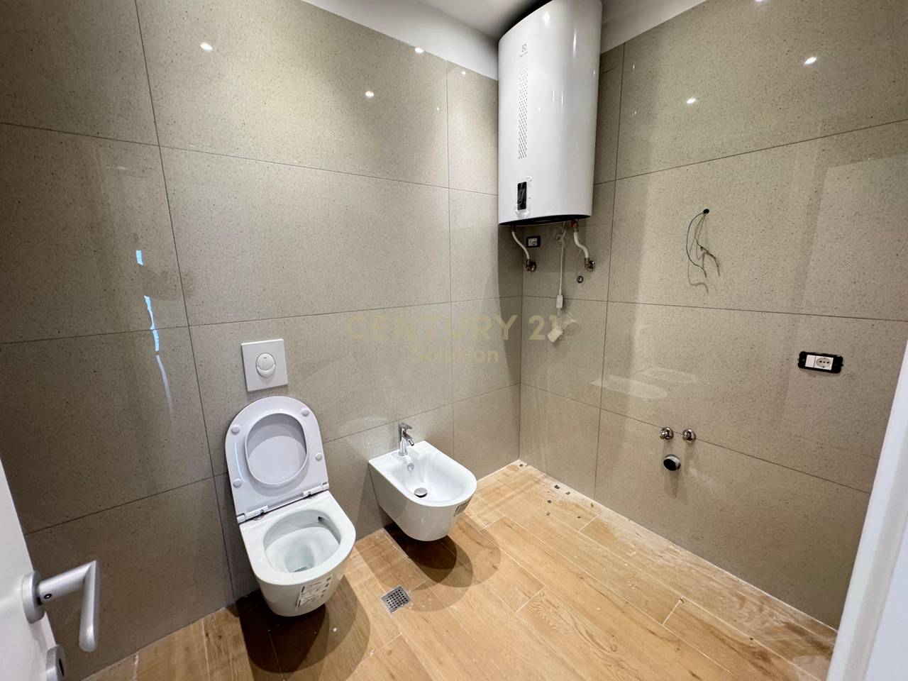 FOR RENT 2+1+2 PARKING SPACES AT KODRA E DIELLIT 2 RESIDENCE!