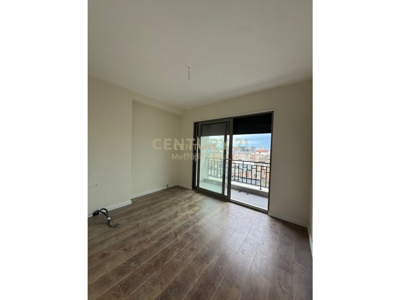 Apartament 2+1+2 për Shitje tek Shkolla e Kuqe