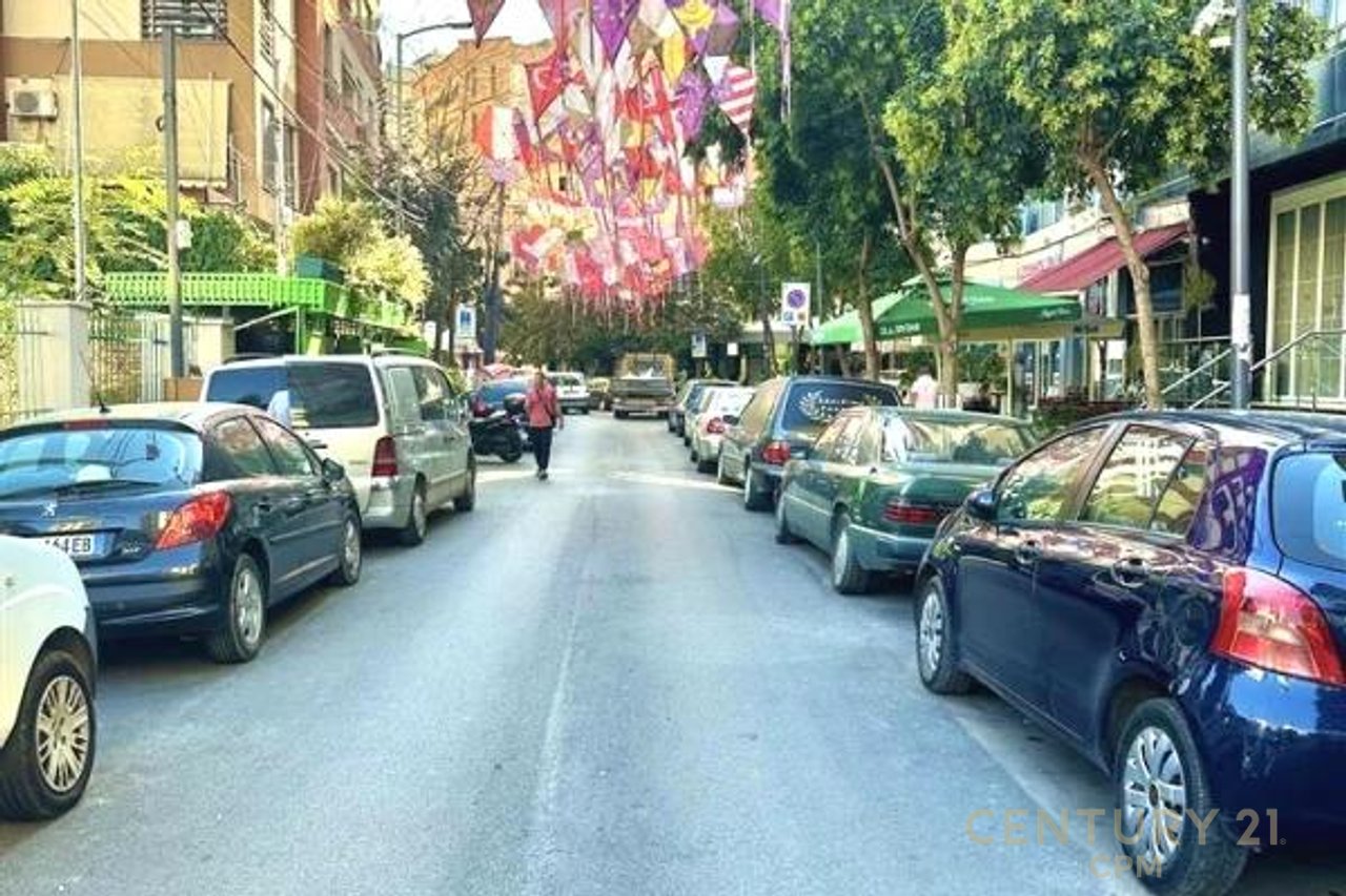 SHESIM GODINE MULTIFUNKSIONALE 5 KATSHE PLUS NJE KAT NE - 1 PRANE RRUGES SE BOGDANEVE