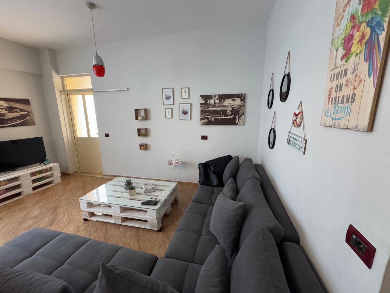 APARTAMENT 1+1 PER SHITJE,PRANE STADIUMIT!