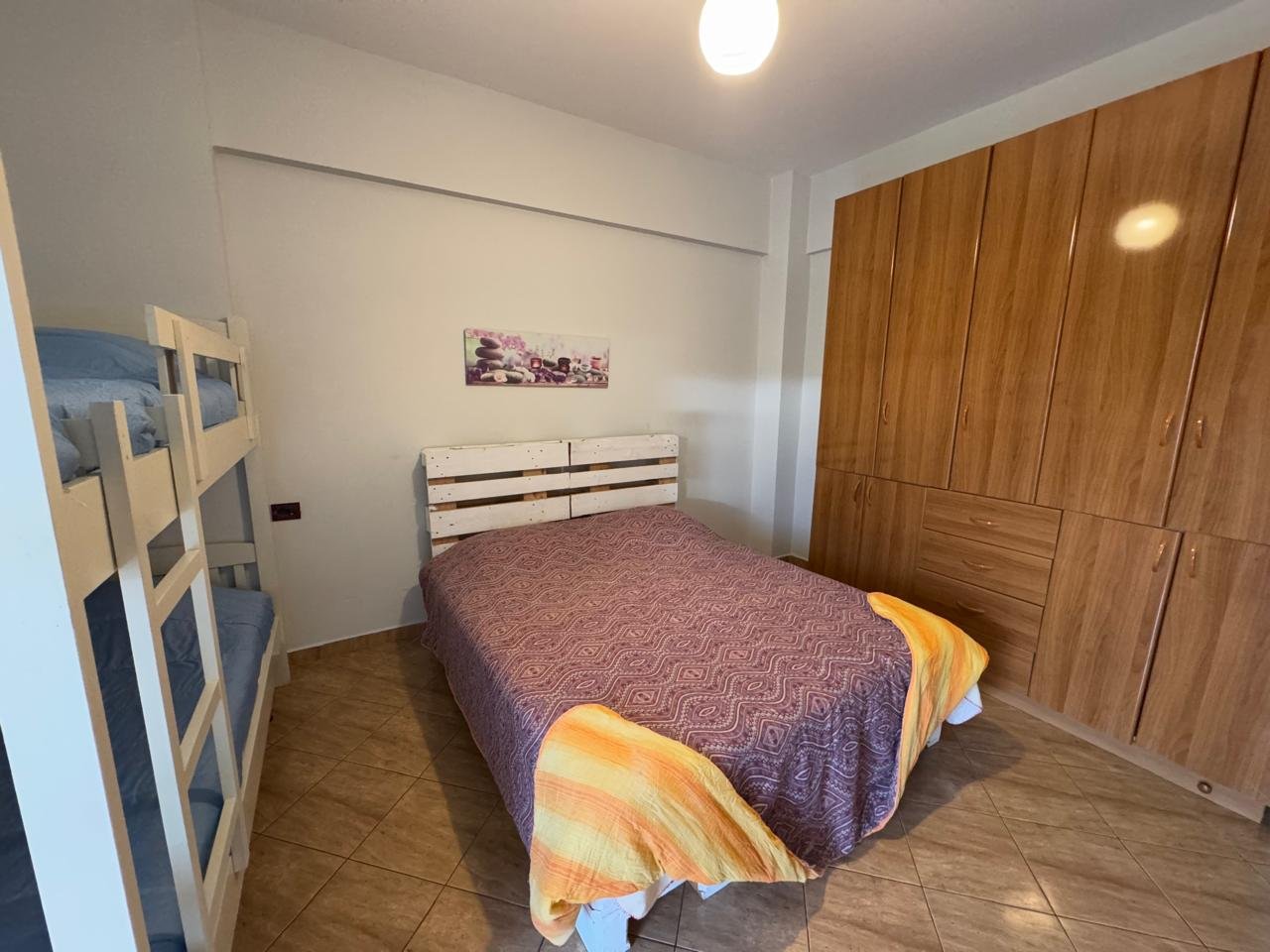 APARTAMENT 1+1 PER SHITJE,PRANE STADIUMIT!