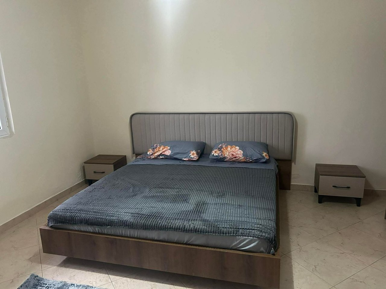 Shtëpi 2+1+Parkim  Me Qira pranë Terminalit të Ri