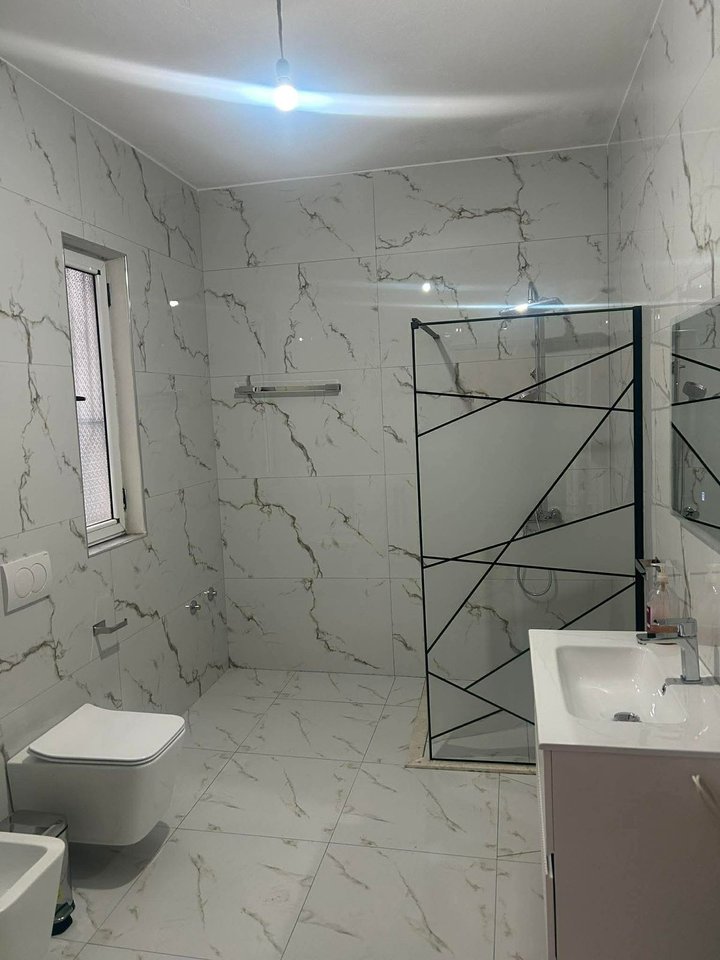 Shtëpi 2+1+Parkim  Me Qira pranë Terminalit të Ri