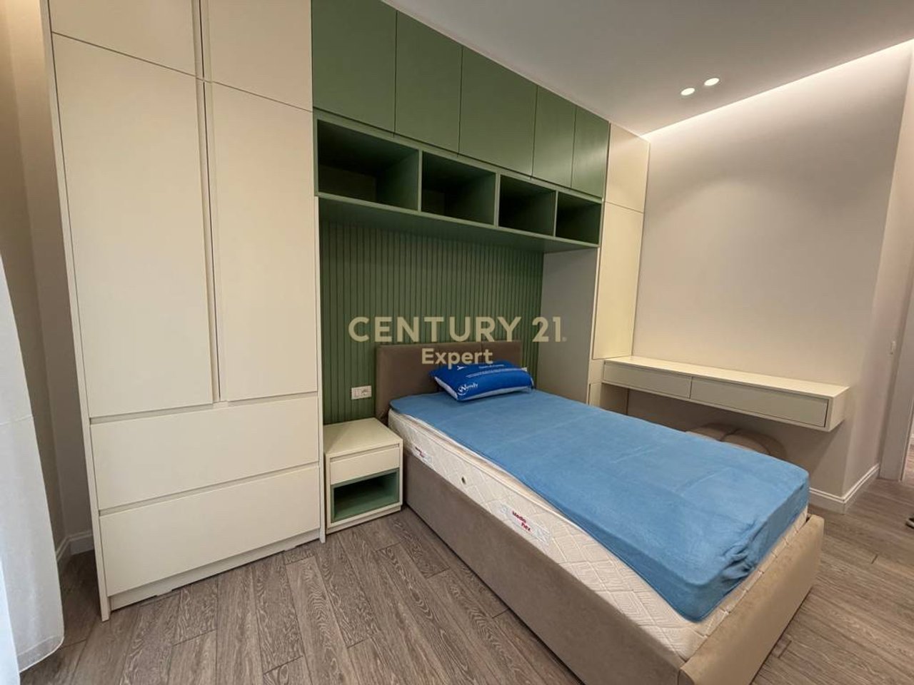 APARTAMENT 2+1 ME POST PARKIMI PER QIRA NE ROSE GARDEN!