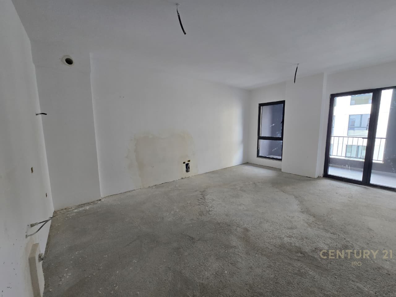 APARTAMENT 1+1 PER SHITJE TEK BULEVARDI I RI!