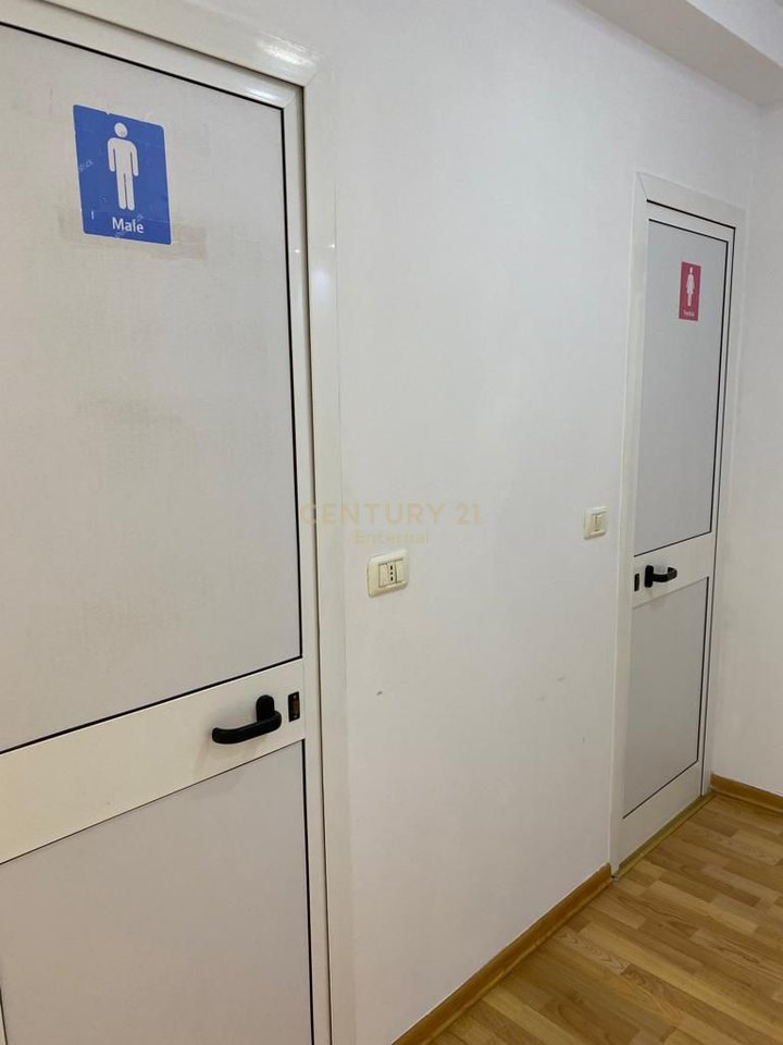 Center - Commercial Environment at Piazza, Totally Invested 120m2