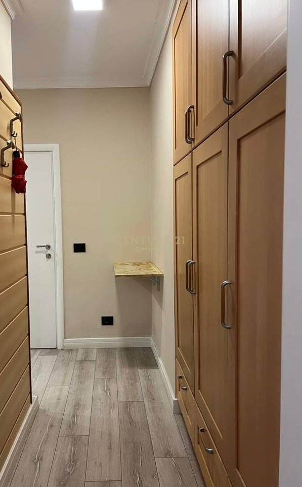 Qender - Tek 9 Katshet 2+1+2 Modern Per Qera