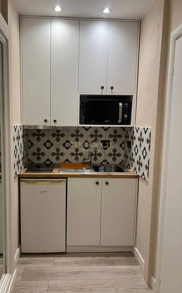 Qender - Tek 9 Katshet 2+1+2 Modern Per Qera