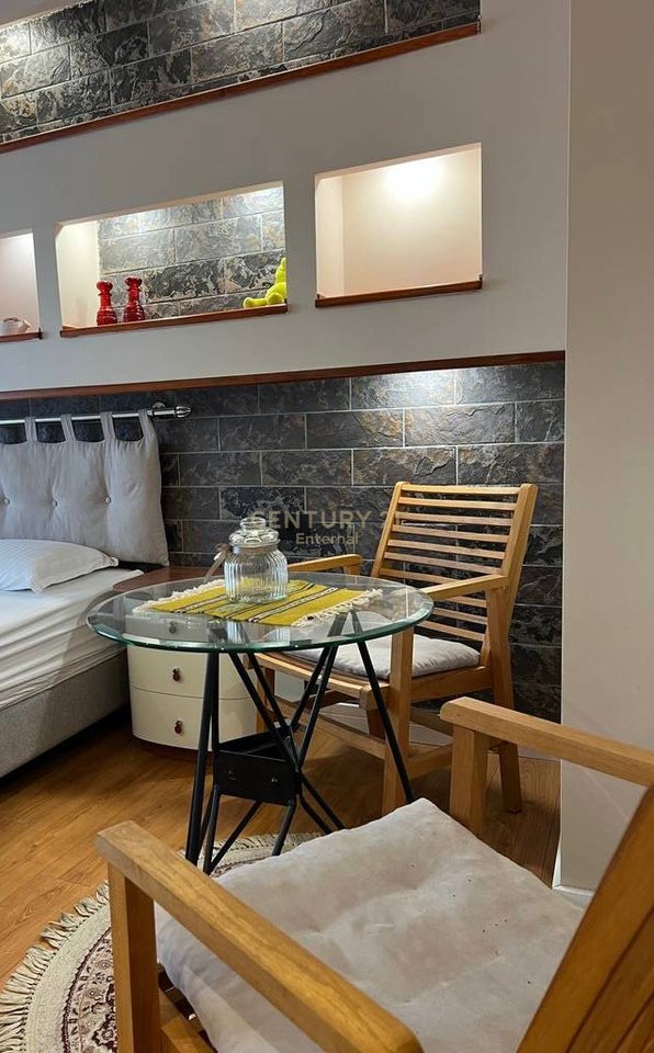 Qender - Tek 9 Katshet 2+1+2 Modern Per Qera