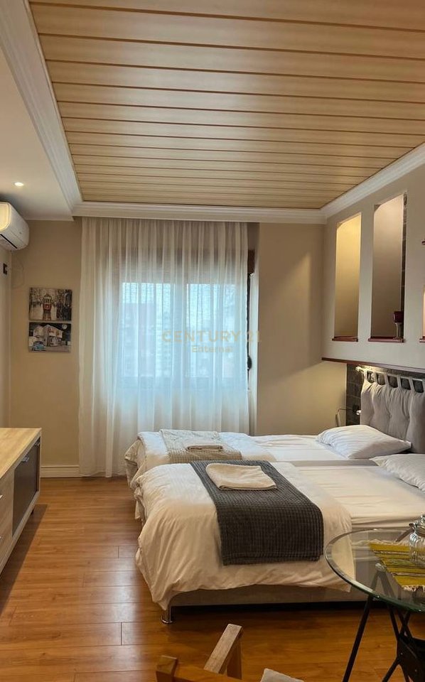 Qender - Tek 9 Katshet 2+1+2 Modern Per Qera