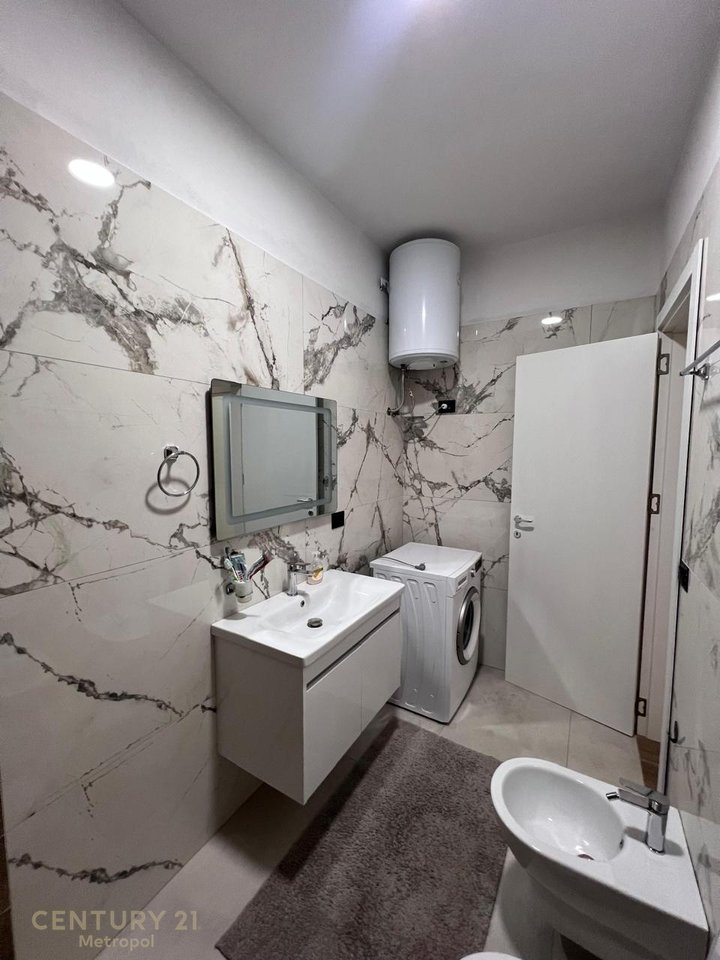 Apartament me oborr 1+1+parkim per qira ne rezidence private- TEG!