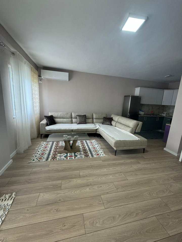 Apartament 2+1 Me Qira tek Fresku, Tiranë