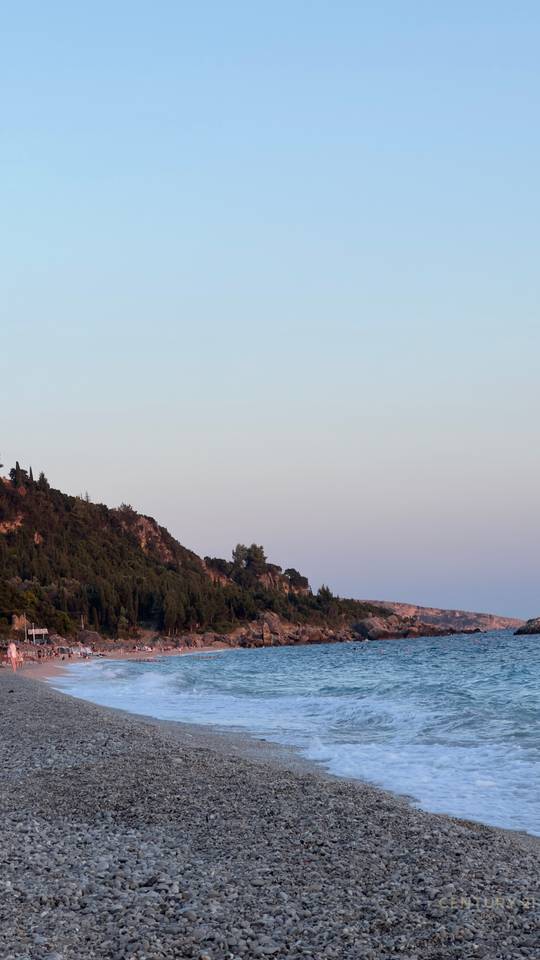 Shitet Apartament 1+1 në Dhërmi, vijë e parë me detin!