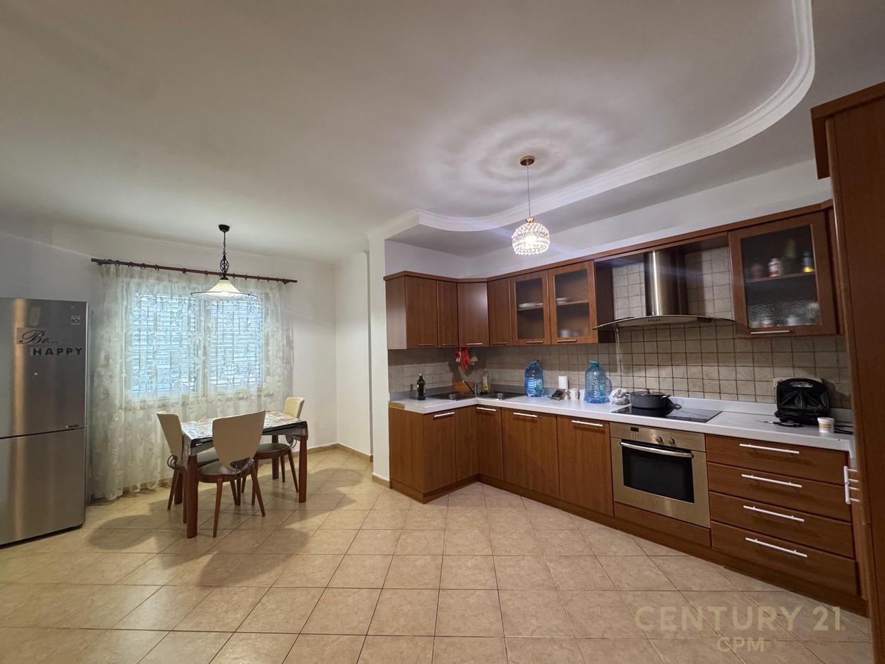 JAPIM PER QIRA APARTAMENT TEK LIQENI ARTIFICIAL!