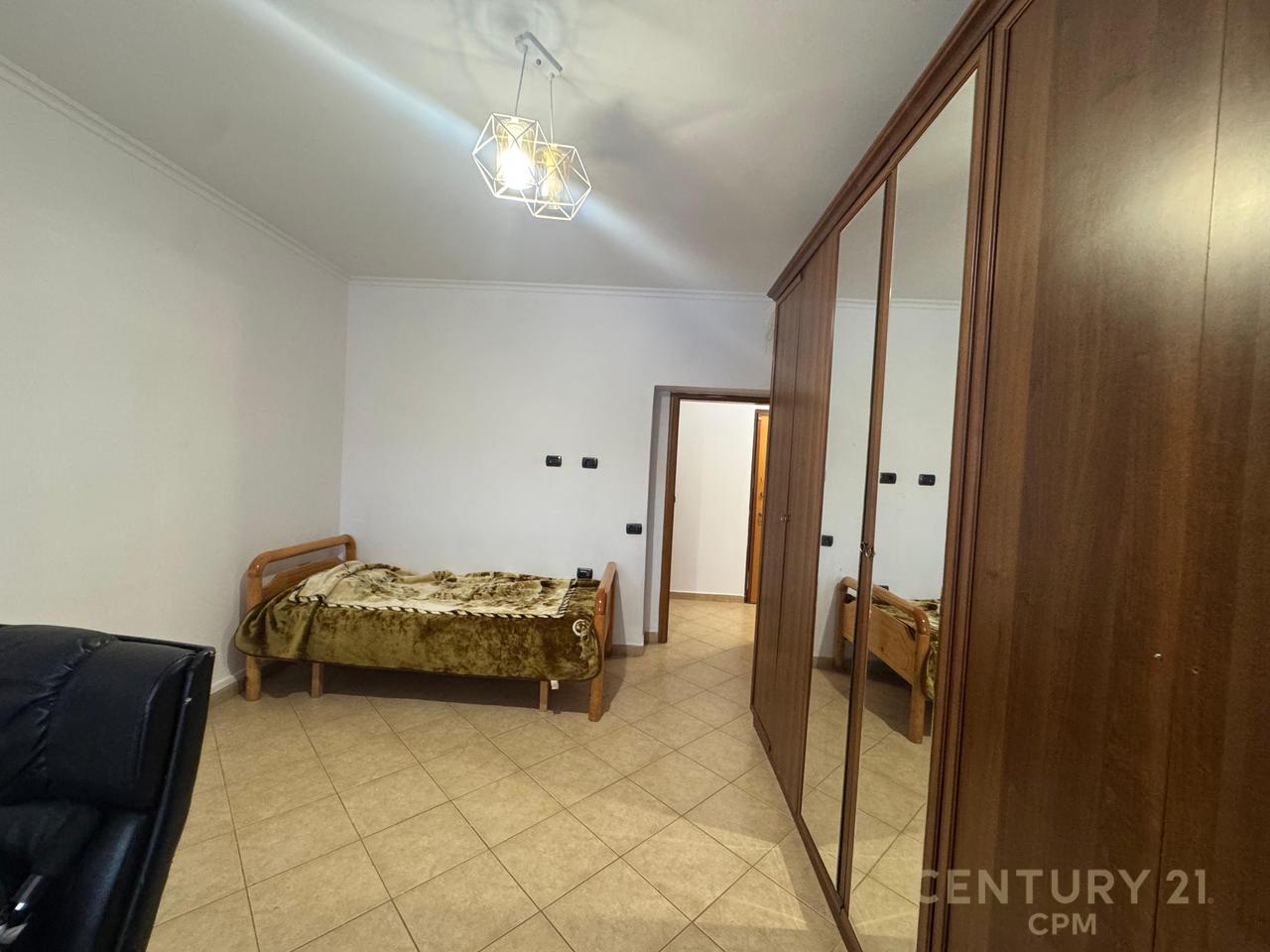 JAPIM PER QIRA APARTAMENT TEK LIQENI ARTIFICIAL!